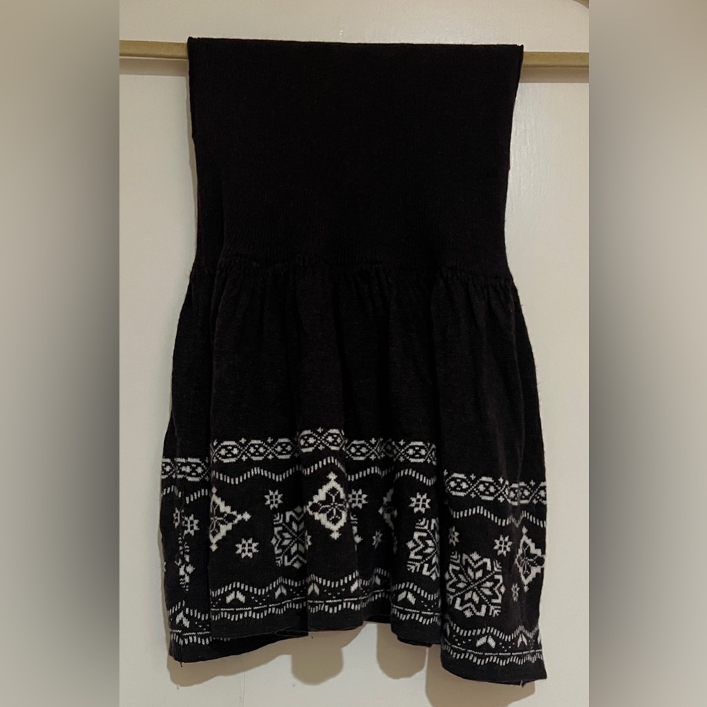 Women’s Brown and Cream Sleeveless Patterned Sweater Top